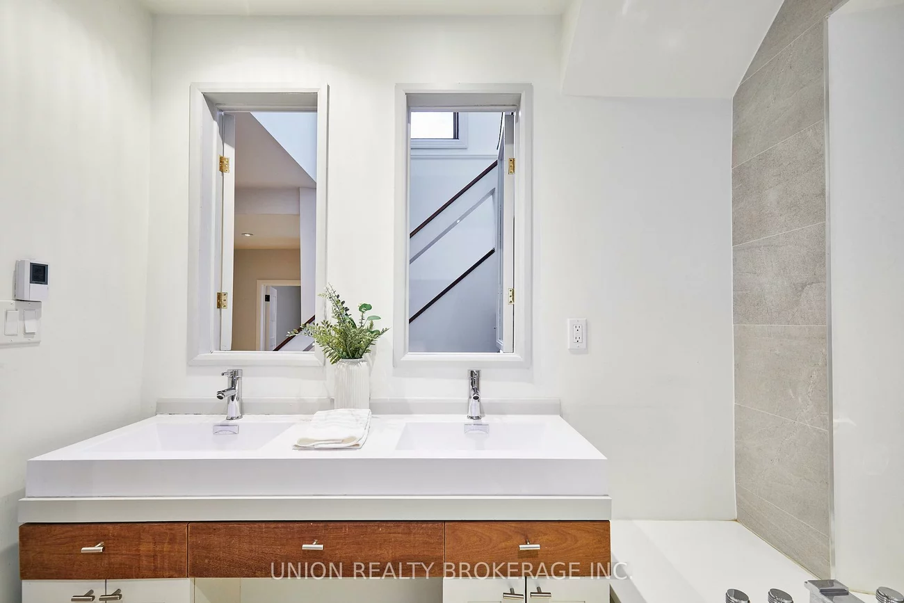 158, Heward, South Riverdale, Toronto