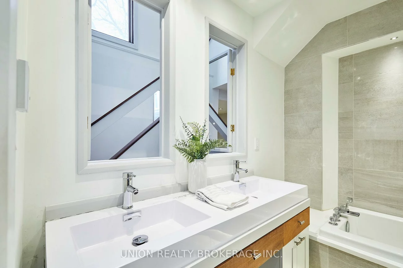 158, Heward, South Riverdale, Toronto