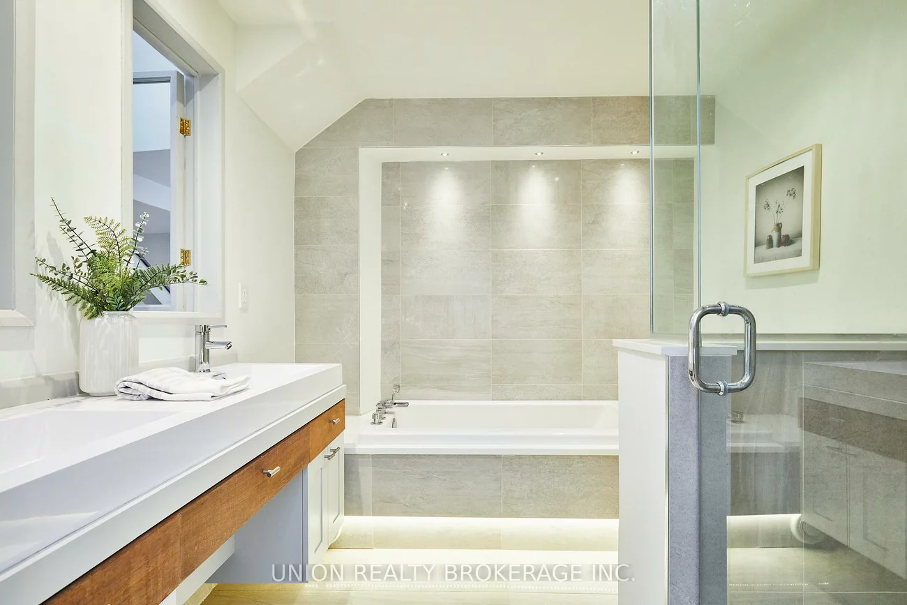 158, Heward, South Riverdale, Toronto