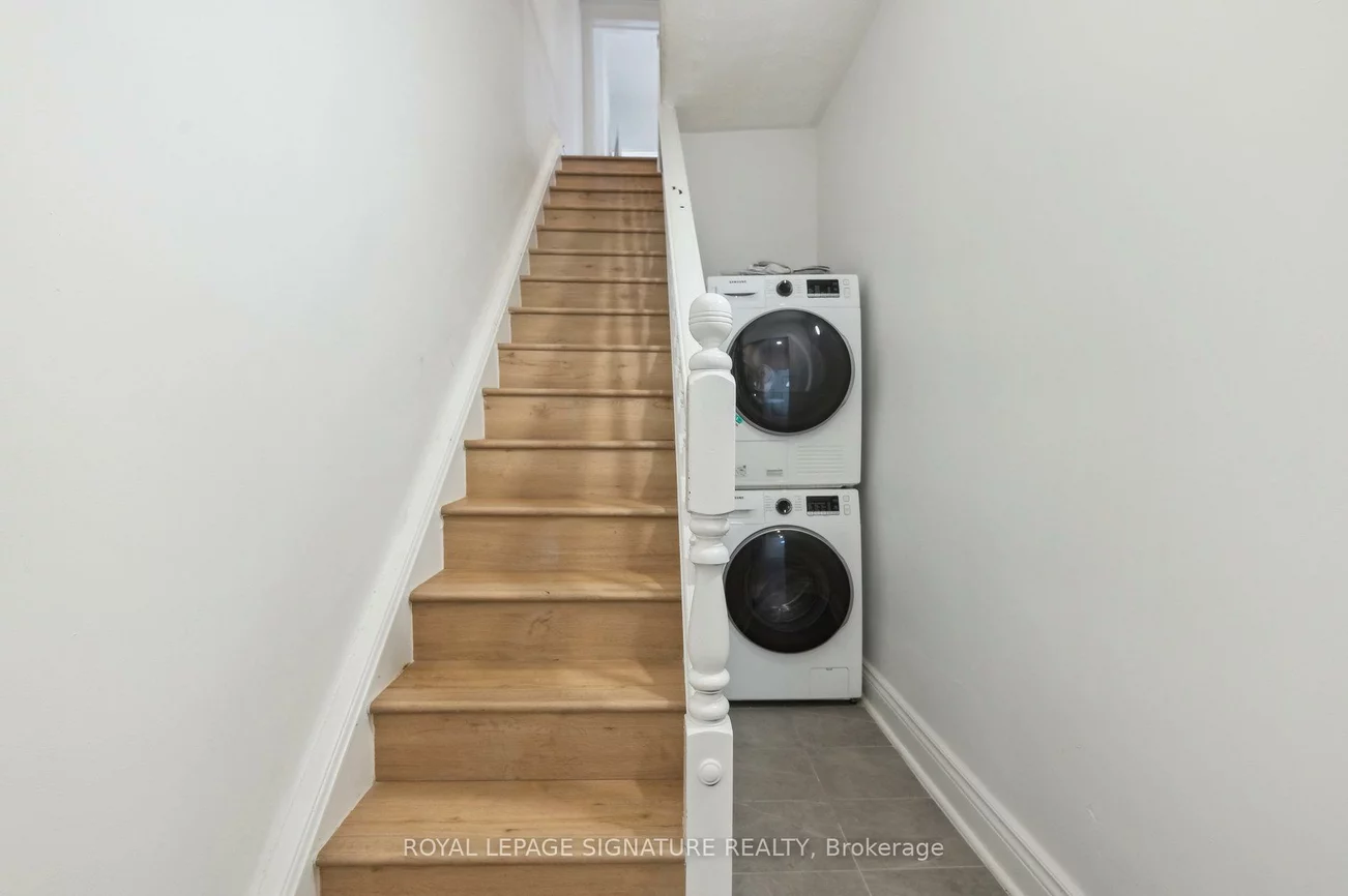 176, Gillard, Greenwood-Coxwell, Toronto
