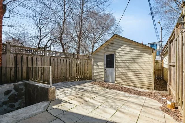176, Gillard, Greenwood-Coxwell, Toronto