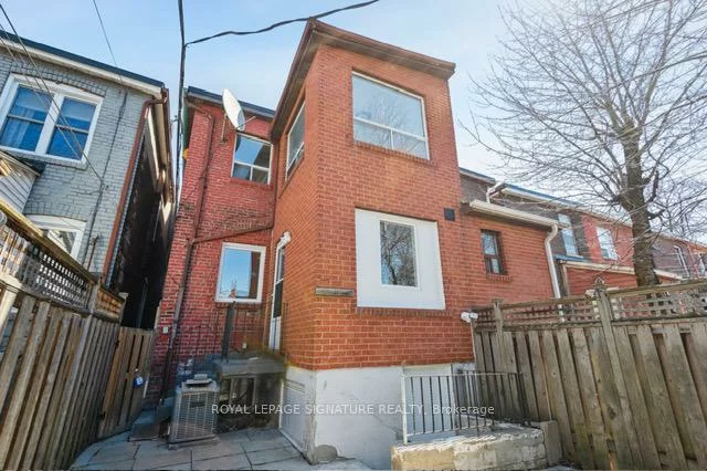 176, Gillard, Greenwood-Coxwell, Toronto