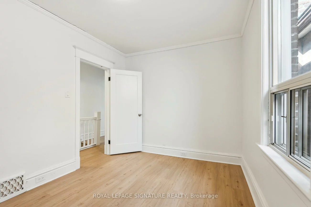 176, Gillard, Greenwood-Coxwell, Toronto