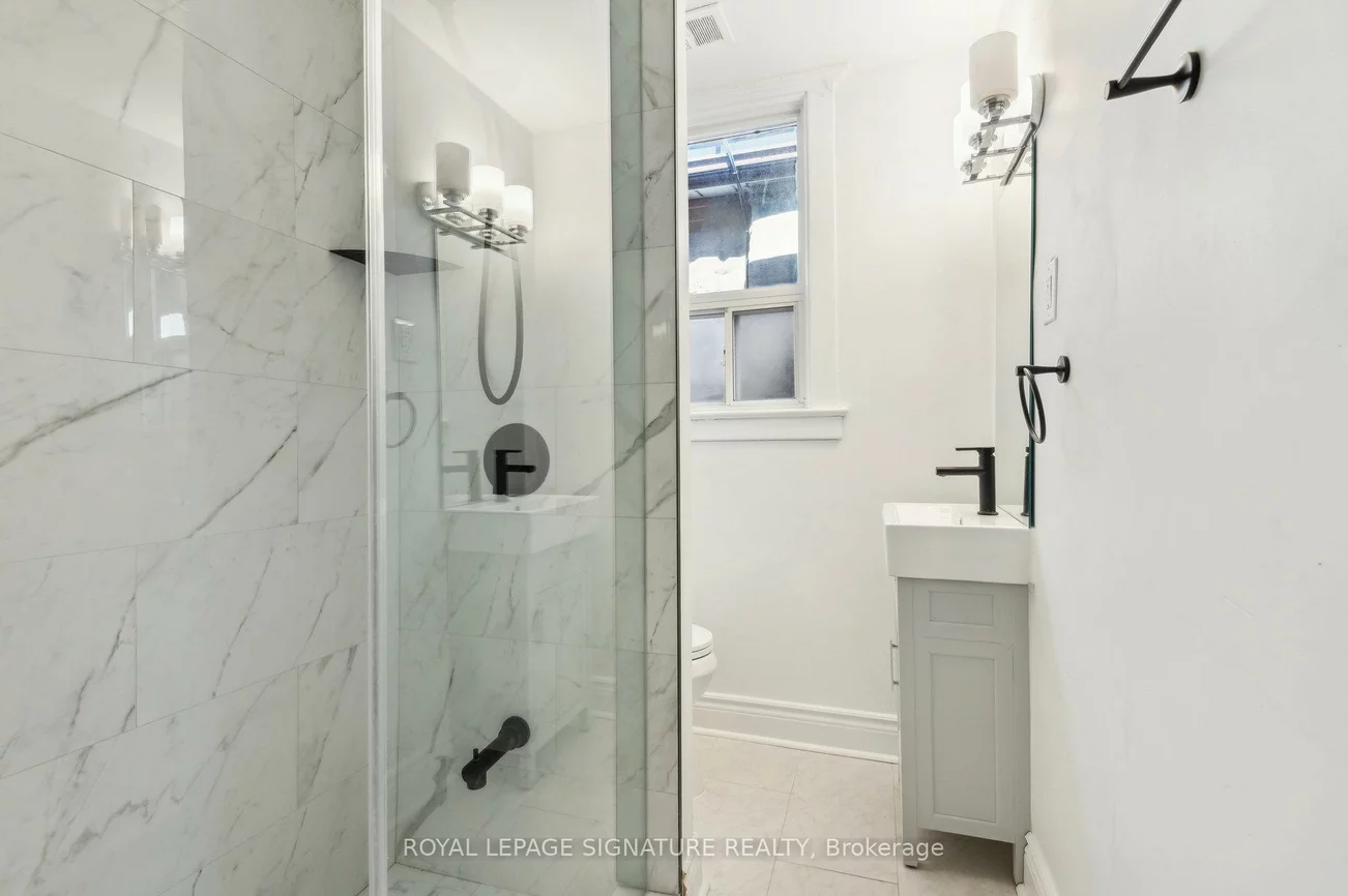176, Gillard, Greenwood-Coxwell, Toronto