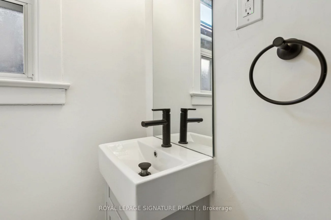 176, Gillard, Greenwood-Coxwell, Toronto