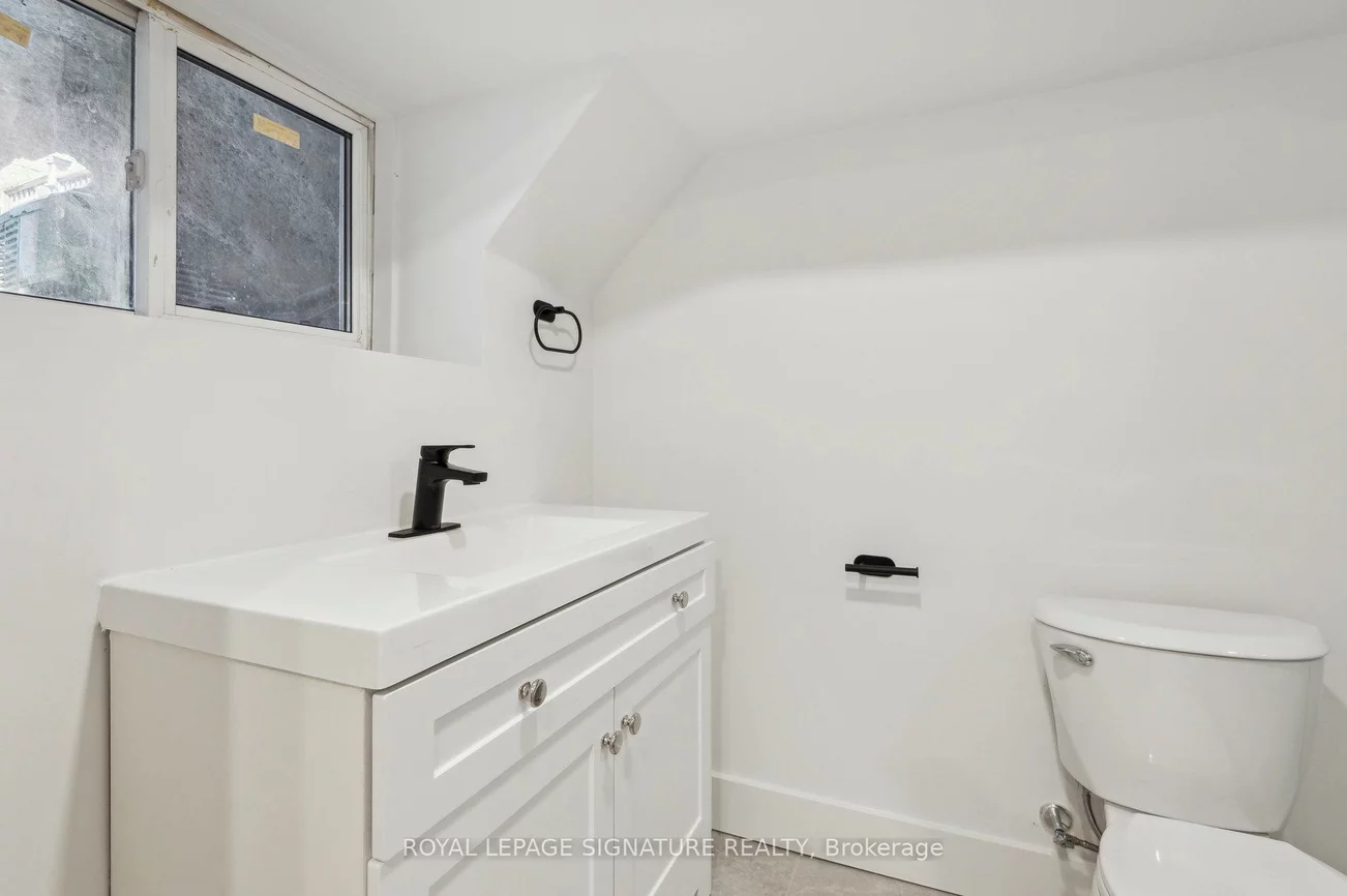 176, Gillard, Greenwood-Coxwell, Toronto