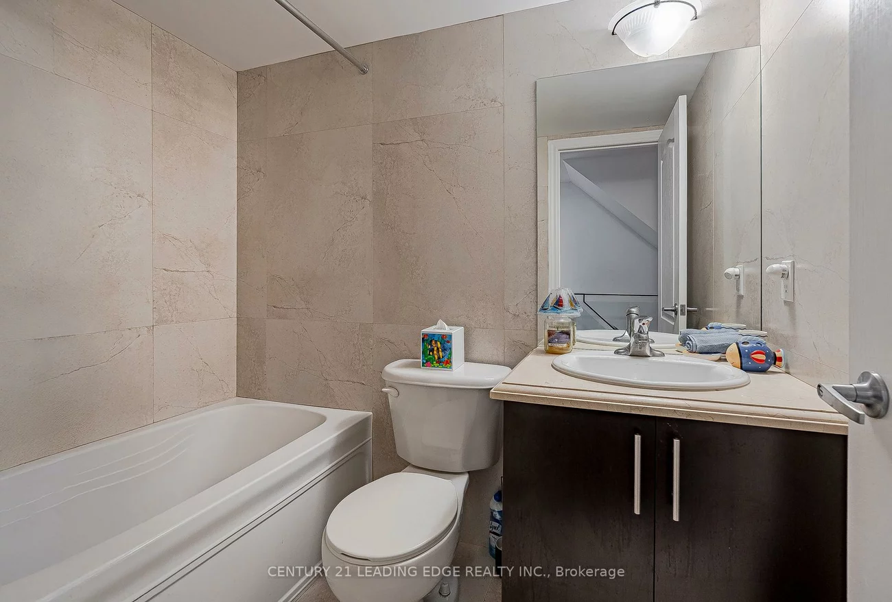 82, WOODBINE, The Beaches, Toronto