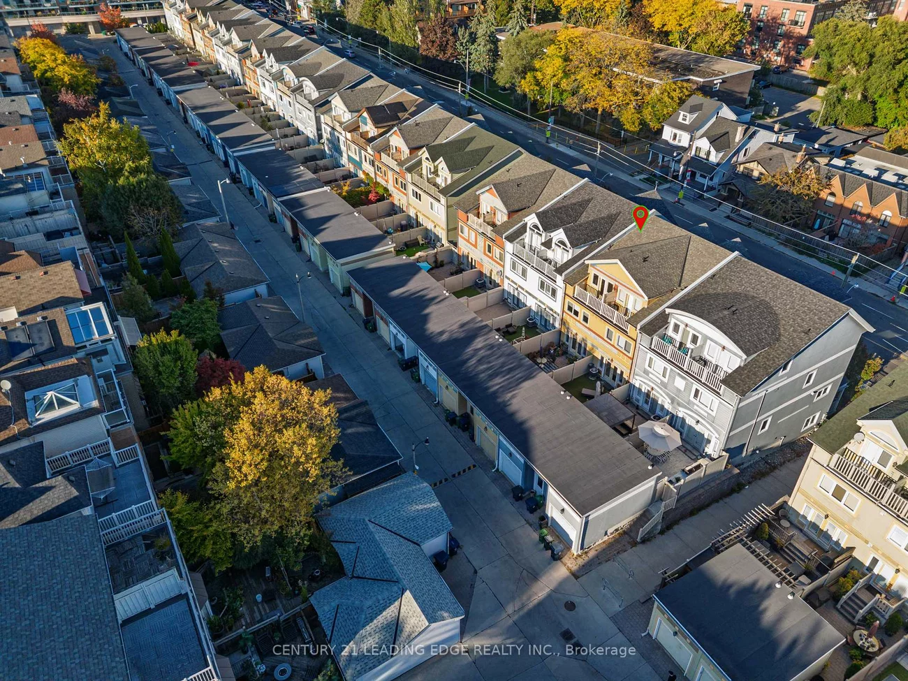 82, WOODBINE, The Beaches, Toronto