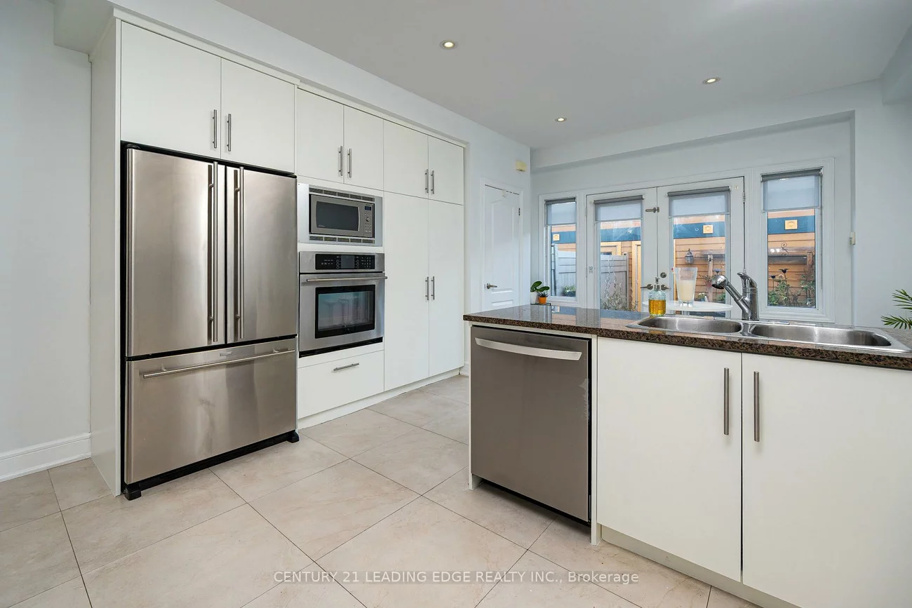 82, WOODBINE, The Beaches, Toronto