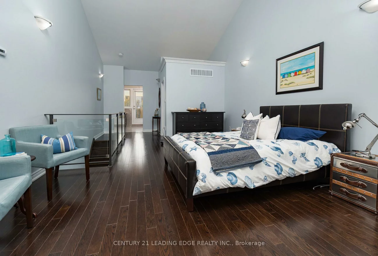 82, WOODBINE, The Beaches, Toronto