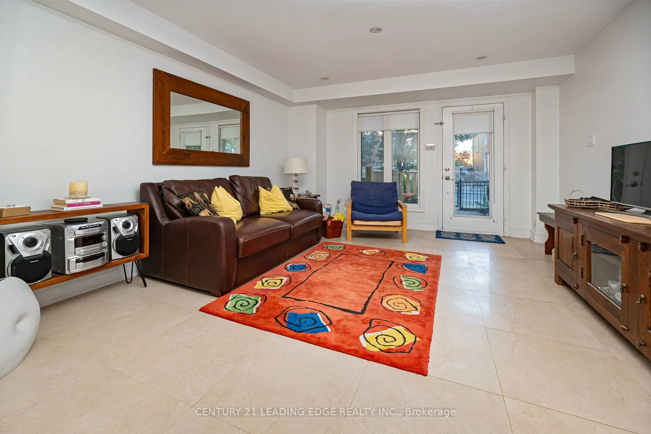 82, WOODBINE, The Beaches, Toronto