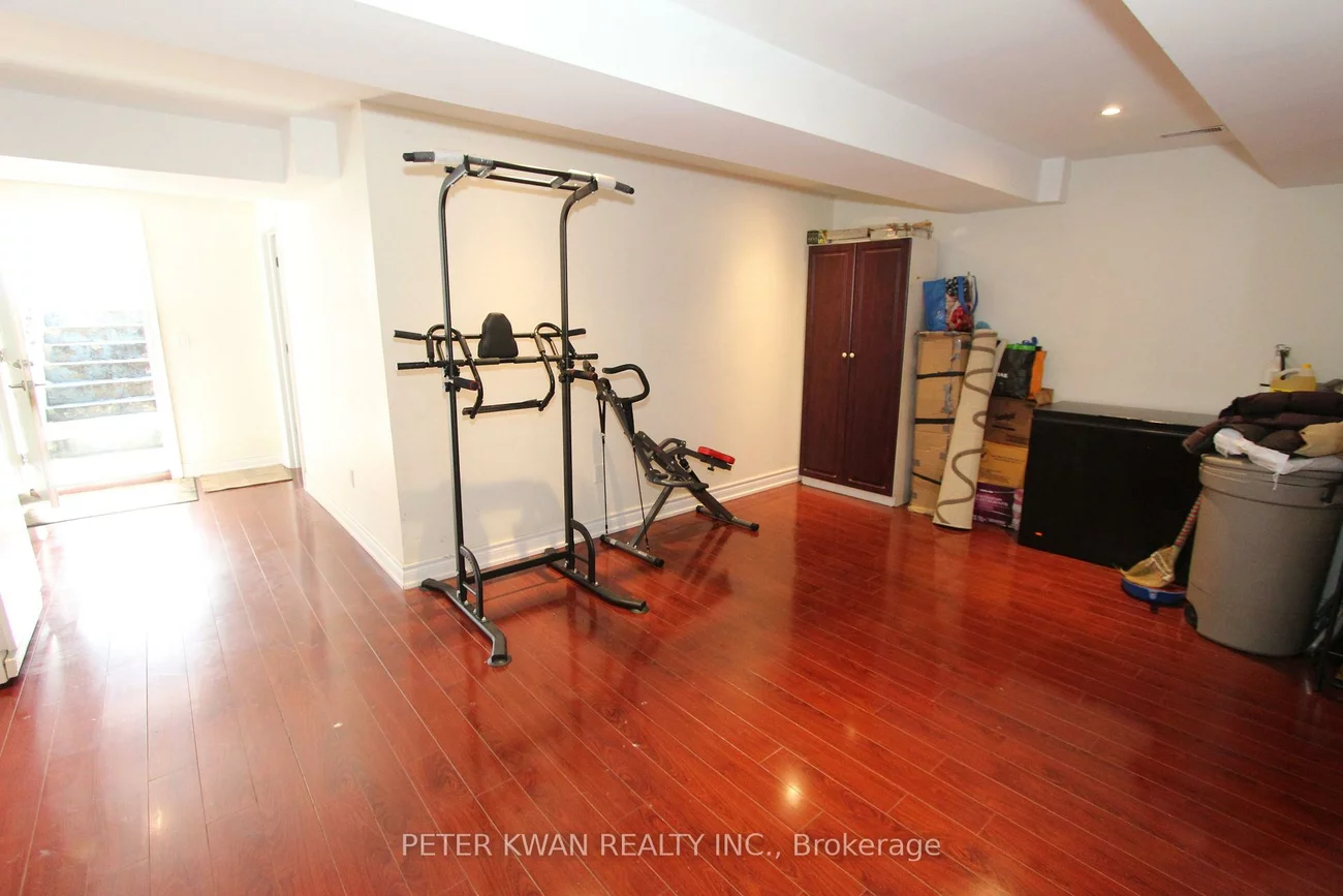 1543, Dundas, South Riverdale, Toronto