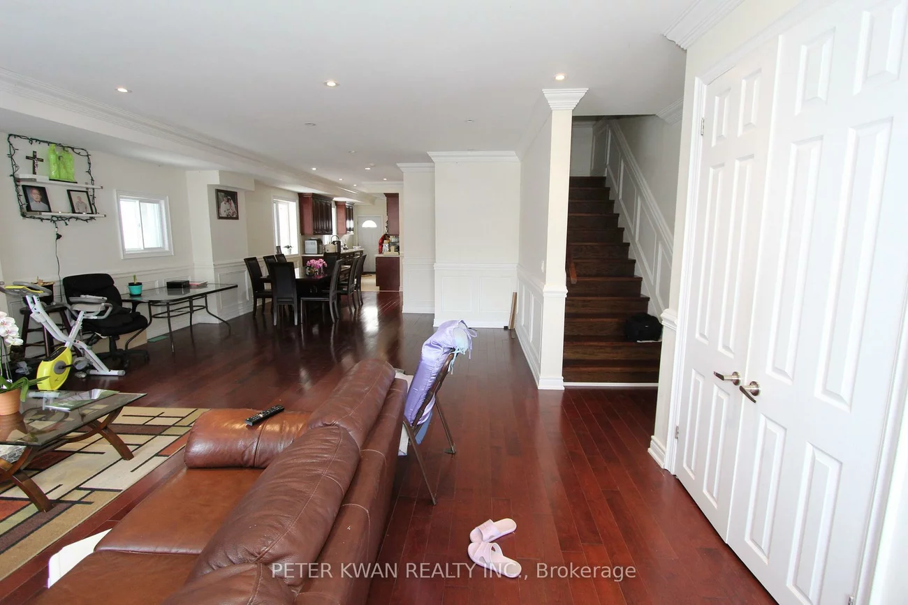 1543, Dundas, South Riverdale, Toronto