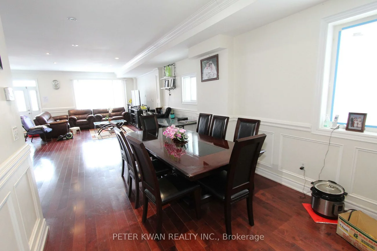 1543, Dundas, South Riverdale, Toronto