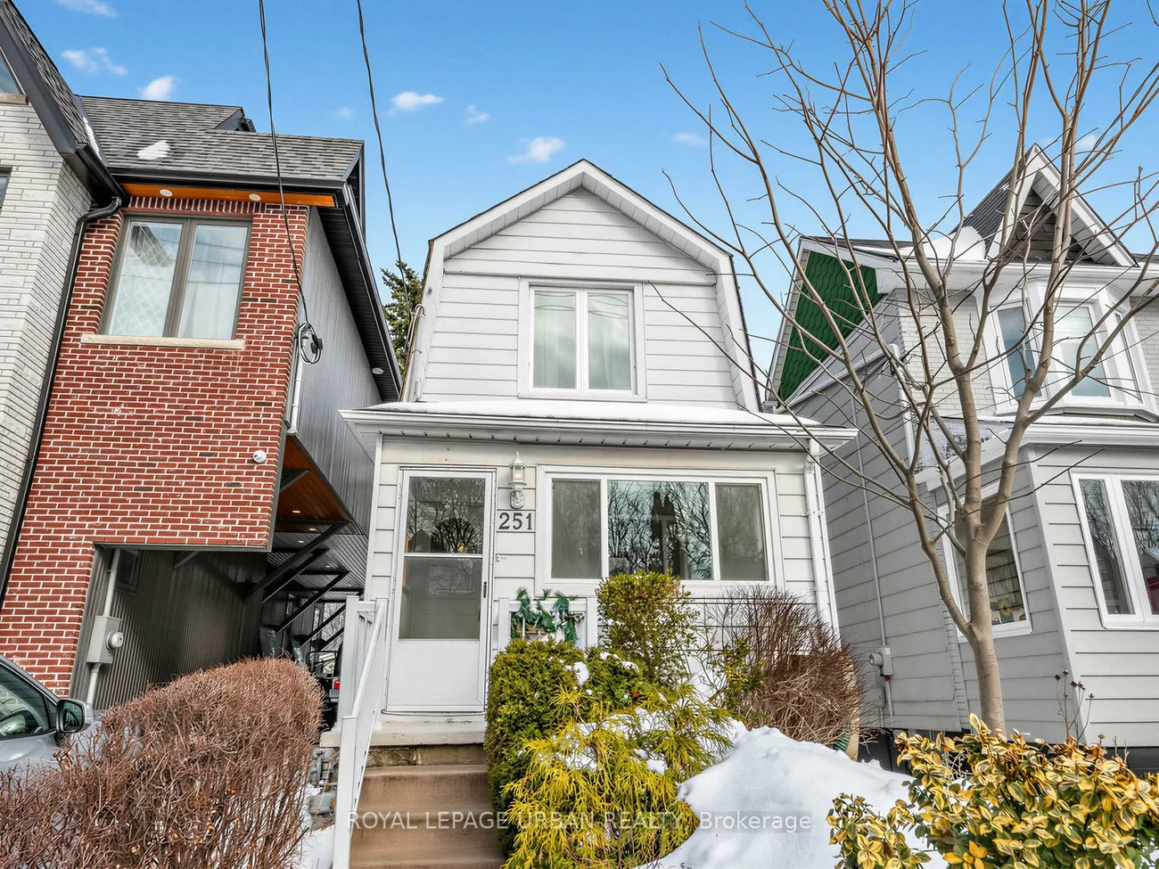 251, Cedarvale, Woodbine-Lumsden, Toronto
