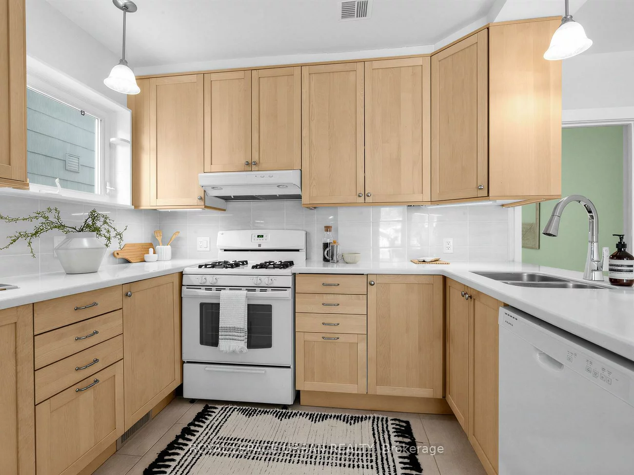 251, Cedarvale, Woodbine-Lumsden, Toronto