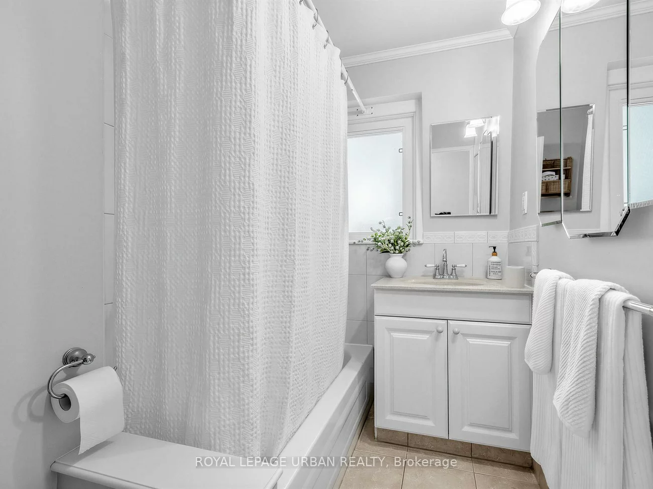 251, Cedarvale, Woodbine-Lumsden, Toronto