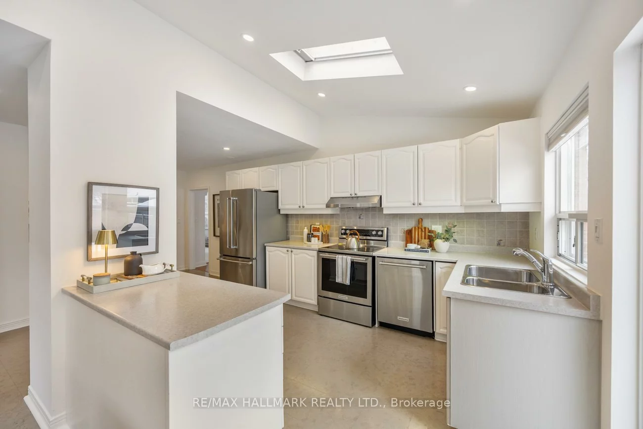 18, Elmview, Birchcliffe-Cliffside, Toronto