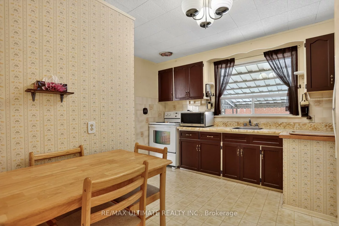 46, Medina, Bendale, Toronto