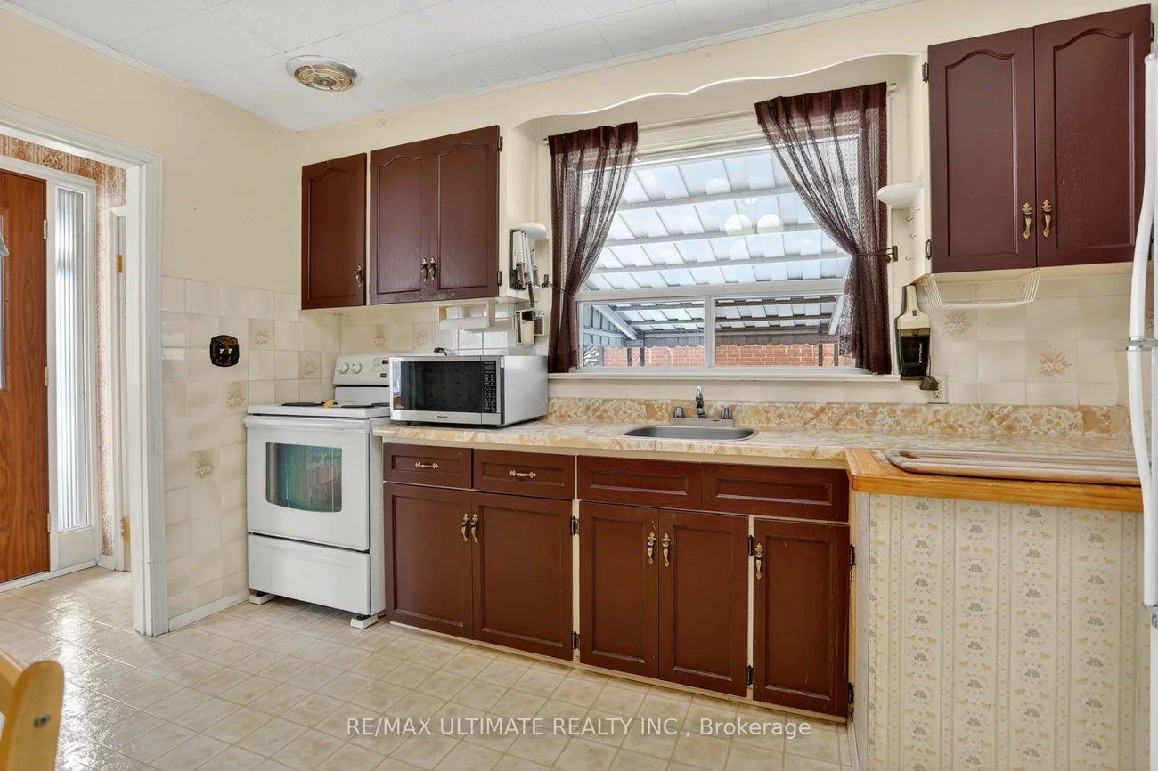 46, Medina, Bendale, Toronto