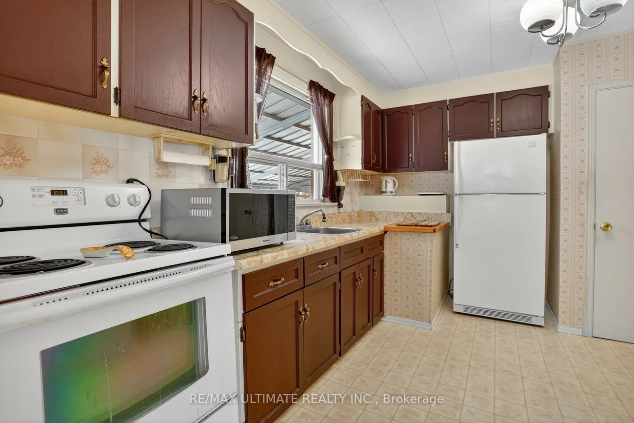 46, Medina, Bendale, Toronto