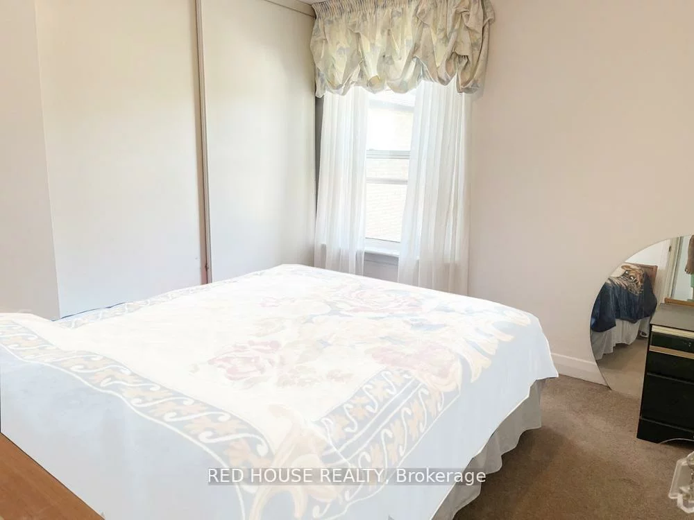 40, North Woodrow, Clairlea-Birchmount, Toronto