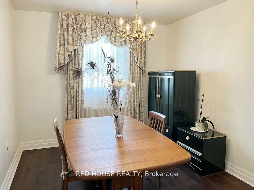 40, North Woodrow, Clairlea-Birchmount, Toronto