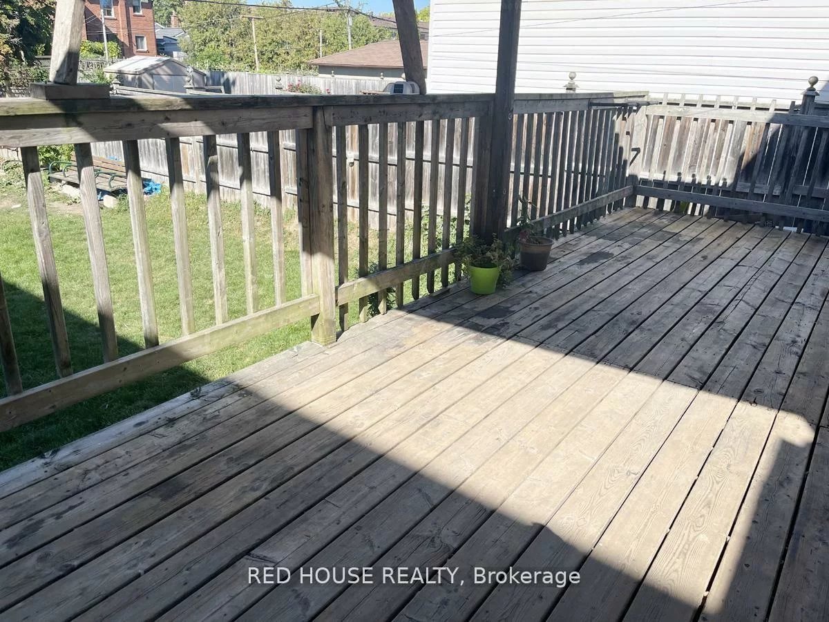 40, North Woodrow, Clairlea-Birchmount, Toronto