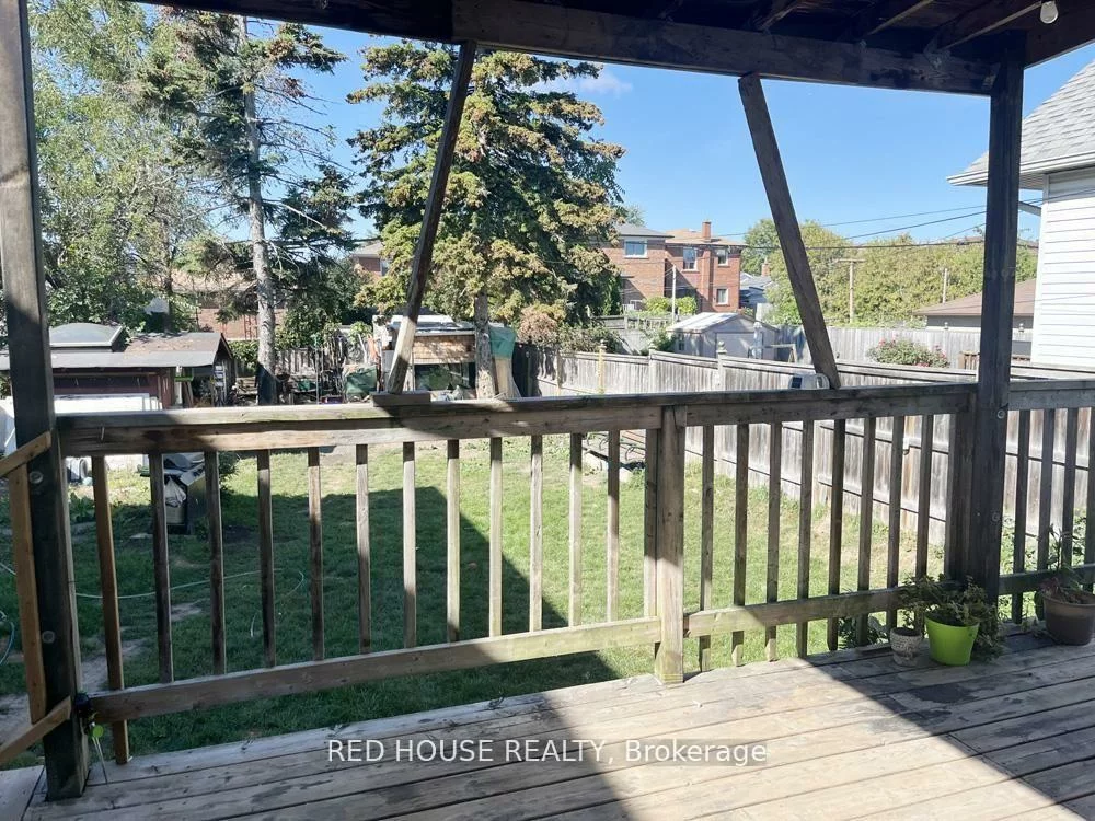 40, North Woodrow, Clairlea-Birchmount, Toronto