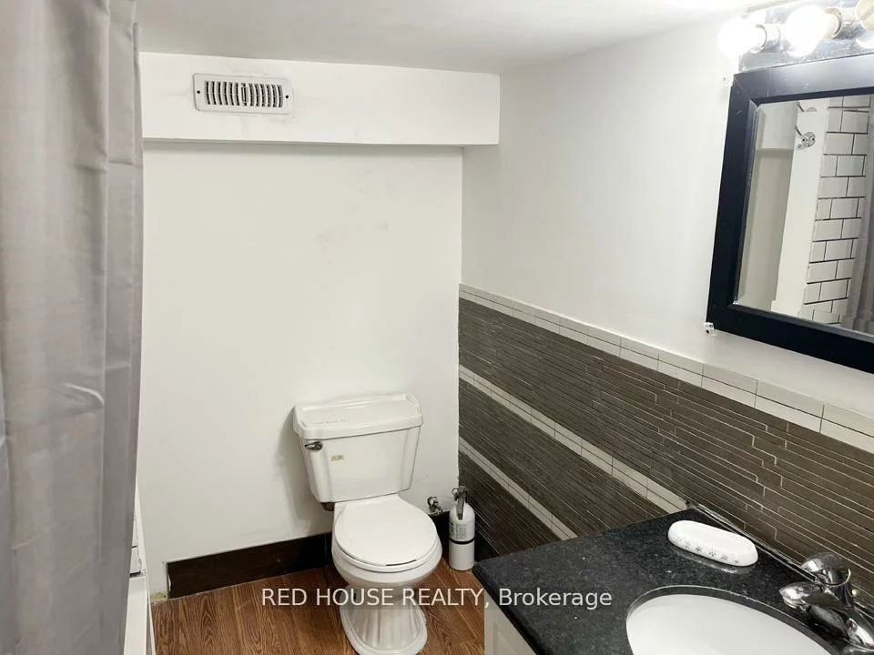 40, North Woodrow, Clairlea-Birchmount, Toronto