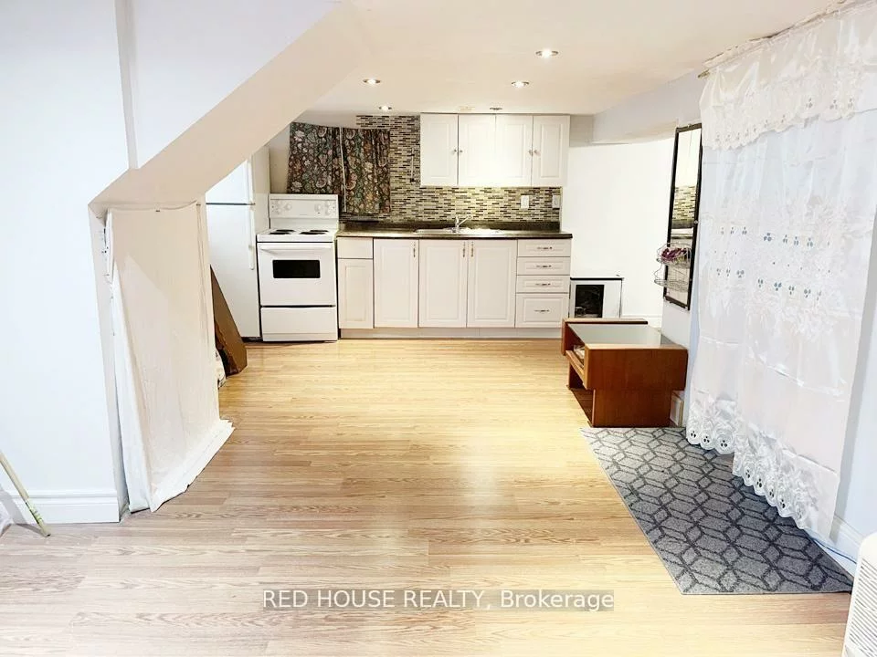 40, North Woodrow, Clairlea-Birchmount, Toronto