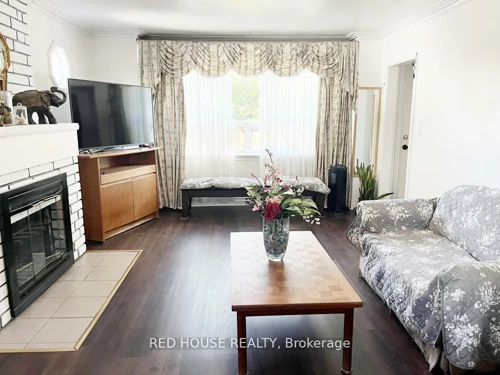 40, North Woodrow, Clairlea-Birchmount, Toronto