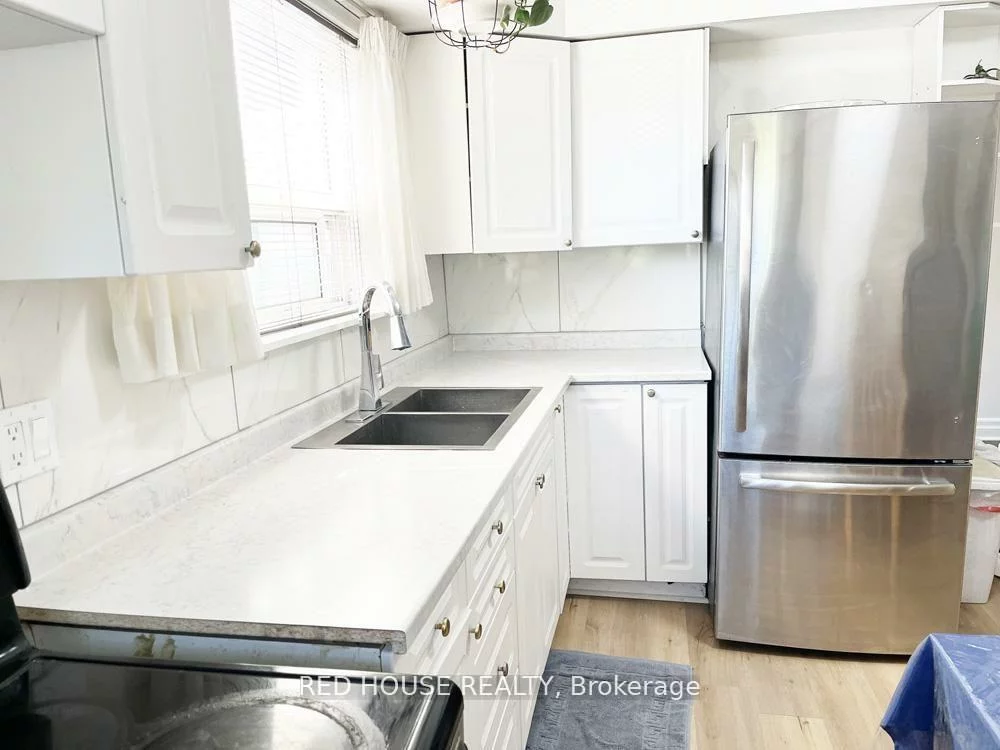 40, North Woodrow, Clairlea-Birchmount, Toronto