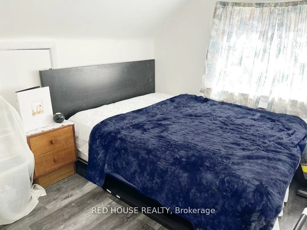 40, North Woodrow, Clairlea-Birchmount, Toronto