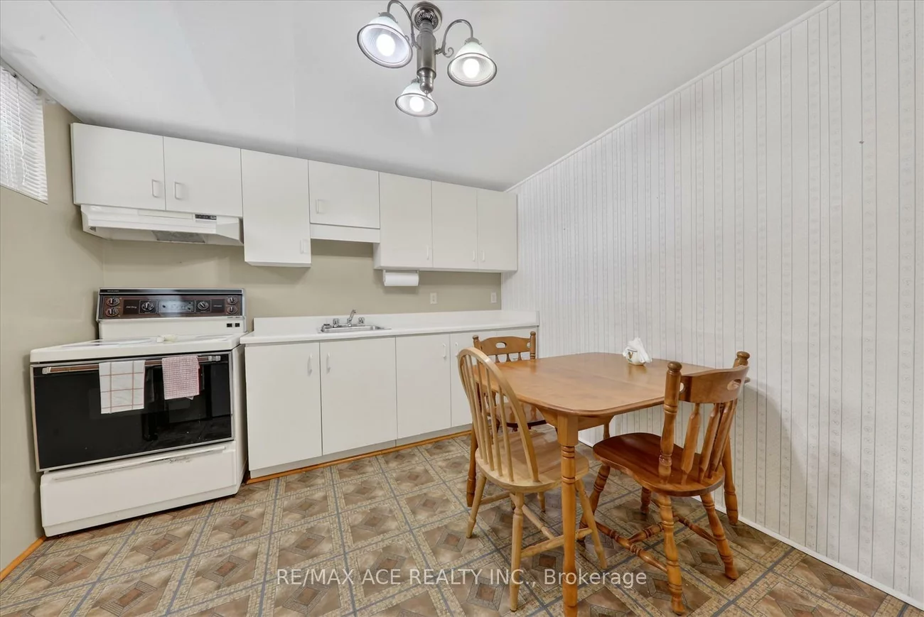 113, Magnolia, Kennedy Park, Toronto