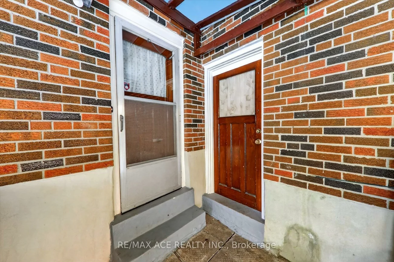 113, Magnolia, Kennedy Park, Toronto