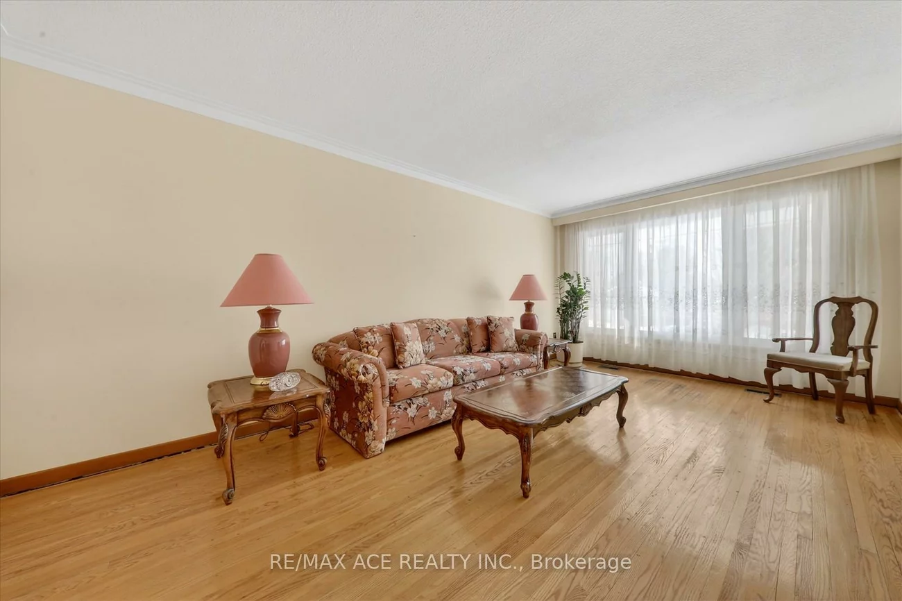 113, Magnolia, Kennedy Park, Toronto