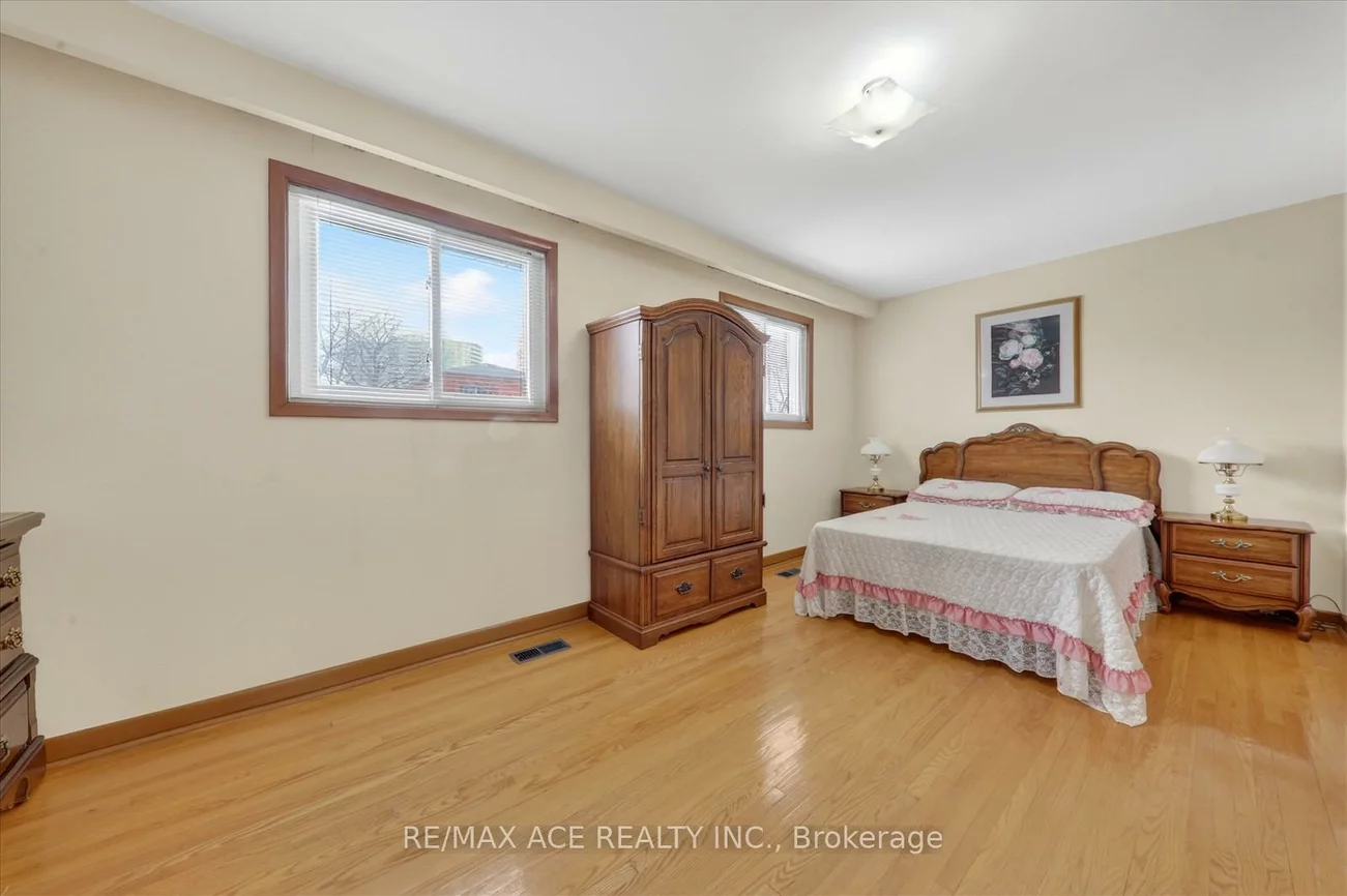 113, Magnolia, Kennedy Park, Toronto