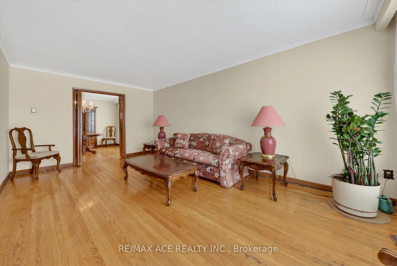 113, Magnolia, Kennedy Park, Toronto