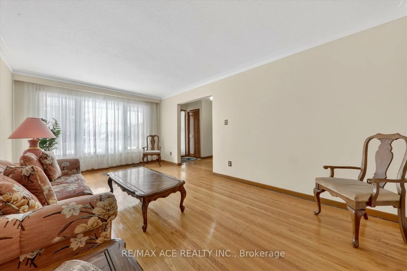 113, Magnolia, Kennedy Park, Toronto