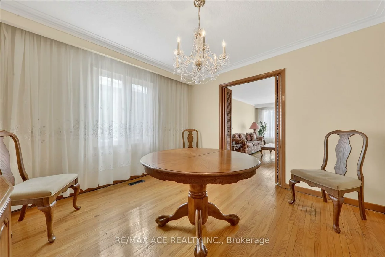 113, Magnolia, Kennedy Park, Toronto