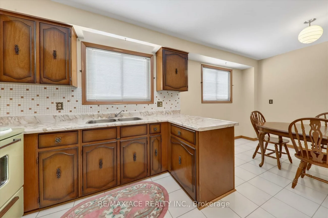 113, Magnolia, Kennedy Park, Toronto