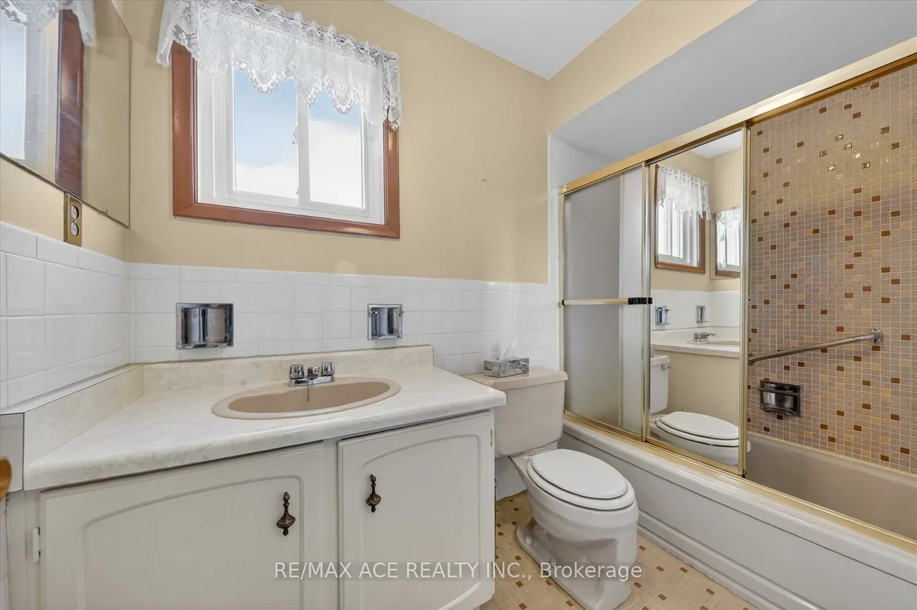 113, Magnolia, Kennedy Park, Toronto