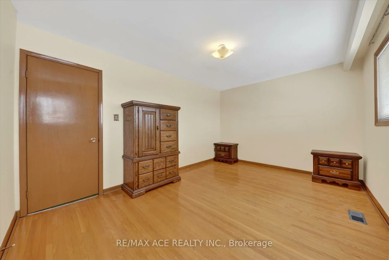 113, Magnolia, Kennedy Park, Toronto