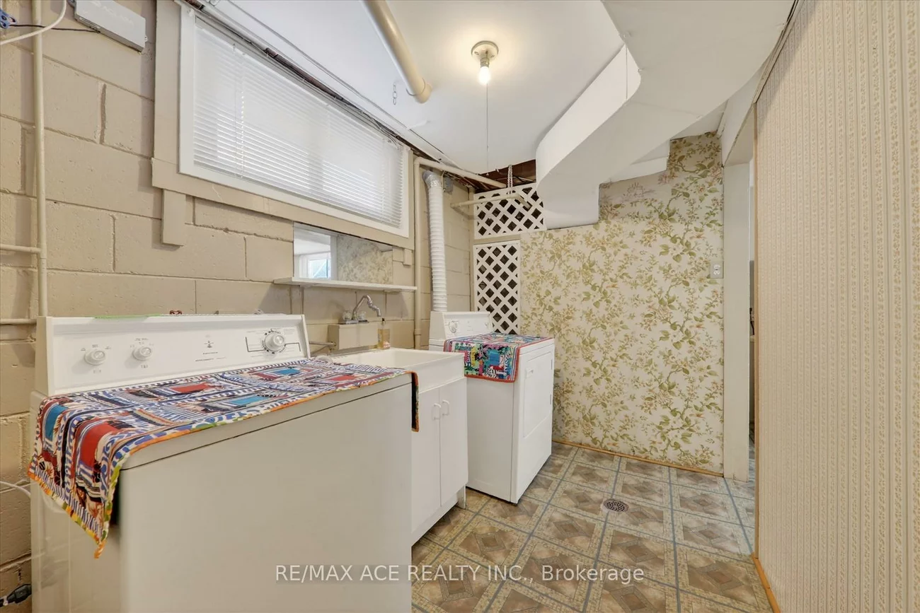 113, Magnolia, Kennedy Park, Toronto