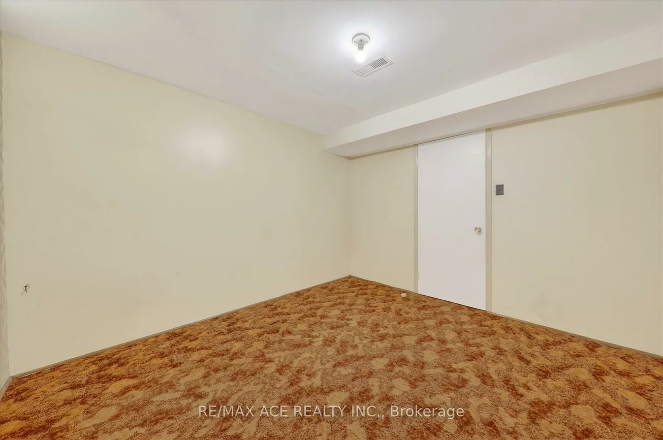 113, Magnolia, Kennedy Park, Toronto