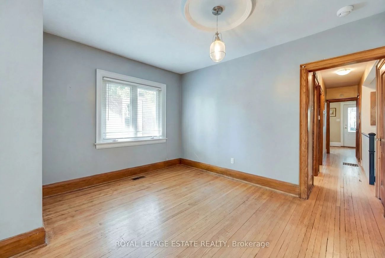 65, Queensbury, Birchcliffe-Cliffside, Toronto