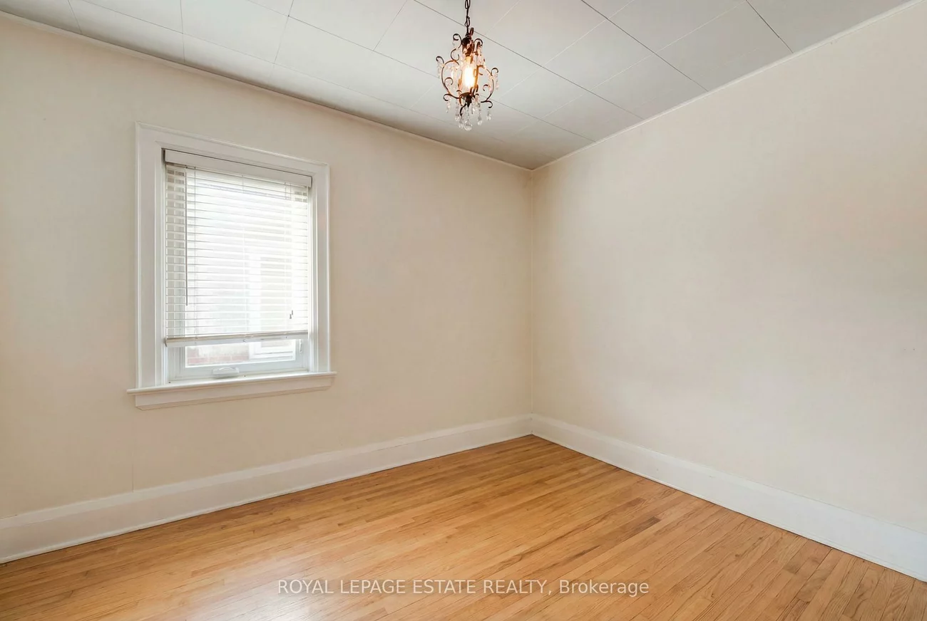 65, Queensbury, Birchcliffe-Cliffside, Toronto