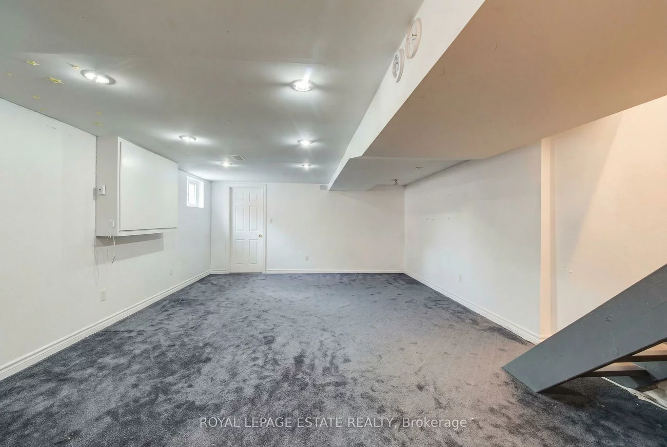 65, Queensbury, Birchcliffe-Cliffside, Toronto