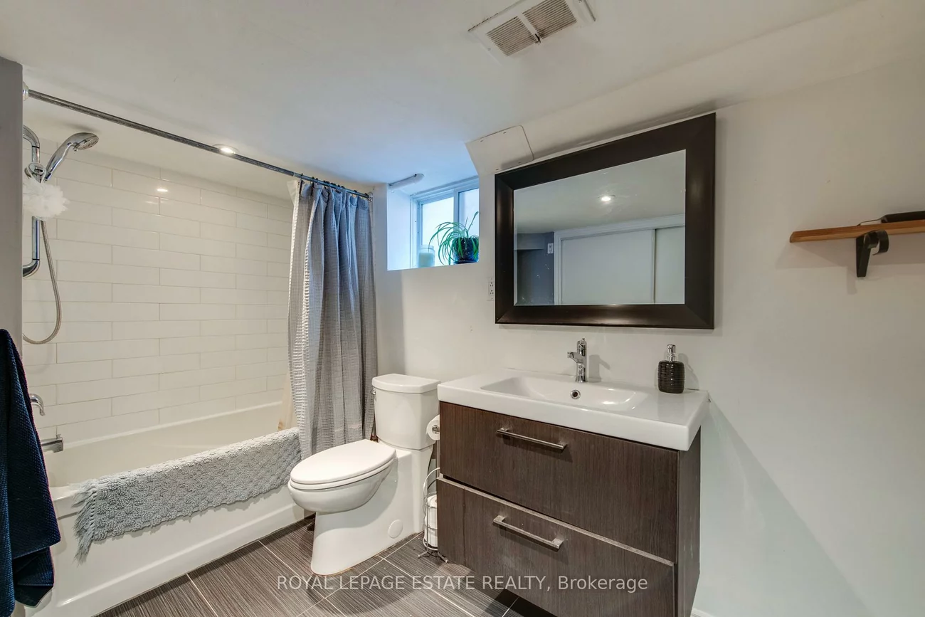 65, Queensbury, Birchcliffe-Cliffside, Toronto